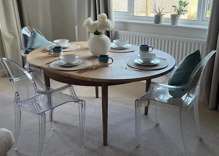 Chic Seaside Apartment